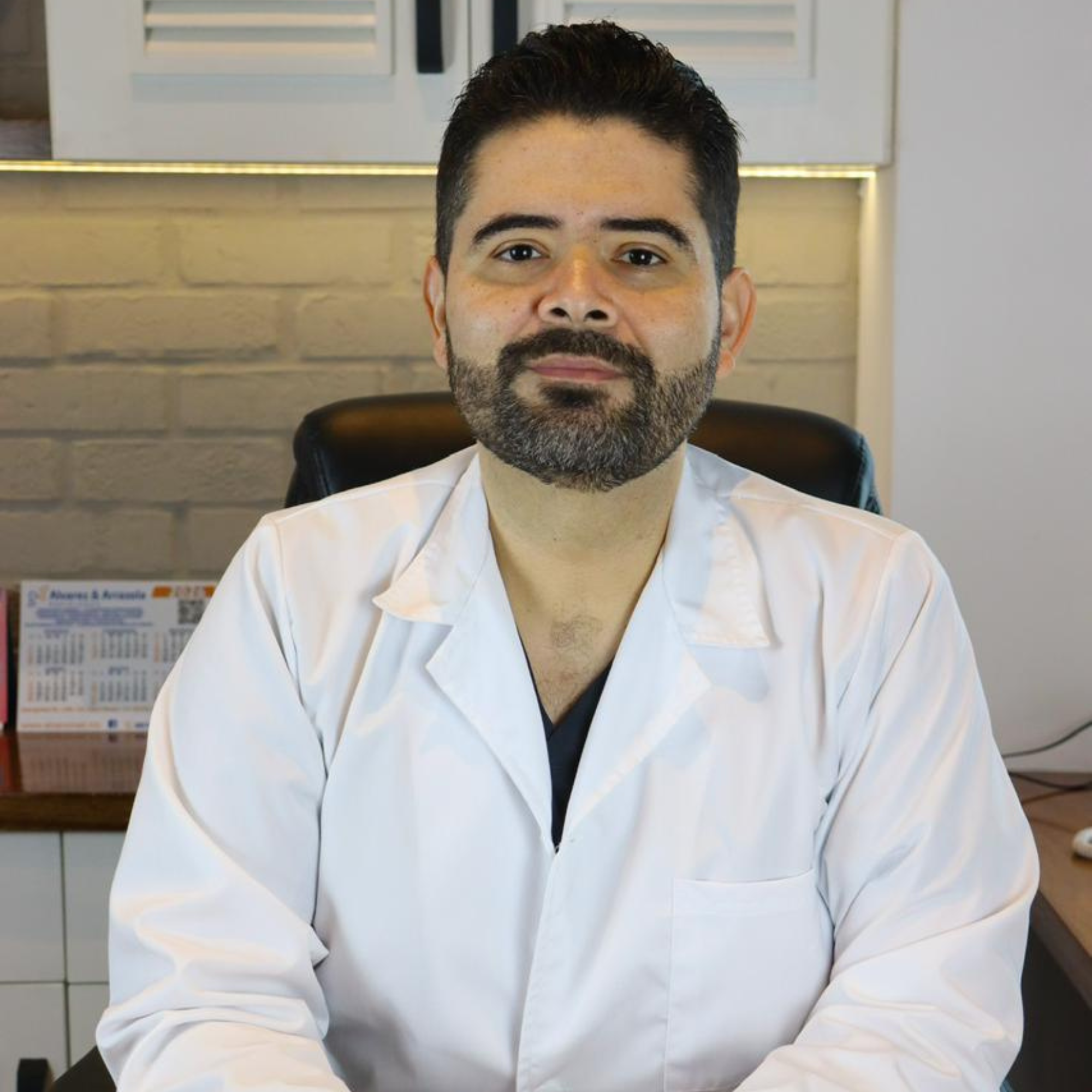 Dr. Christian Morales Hernández - Urólogo